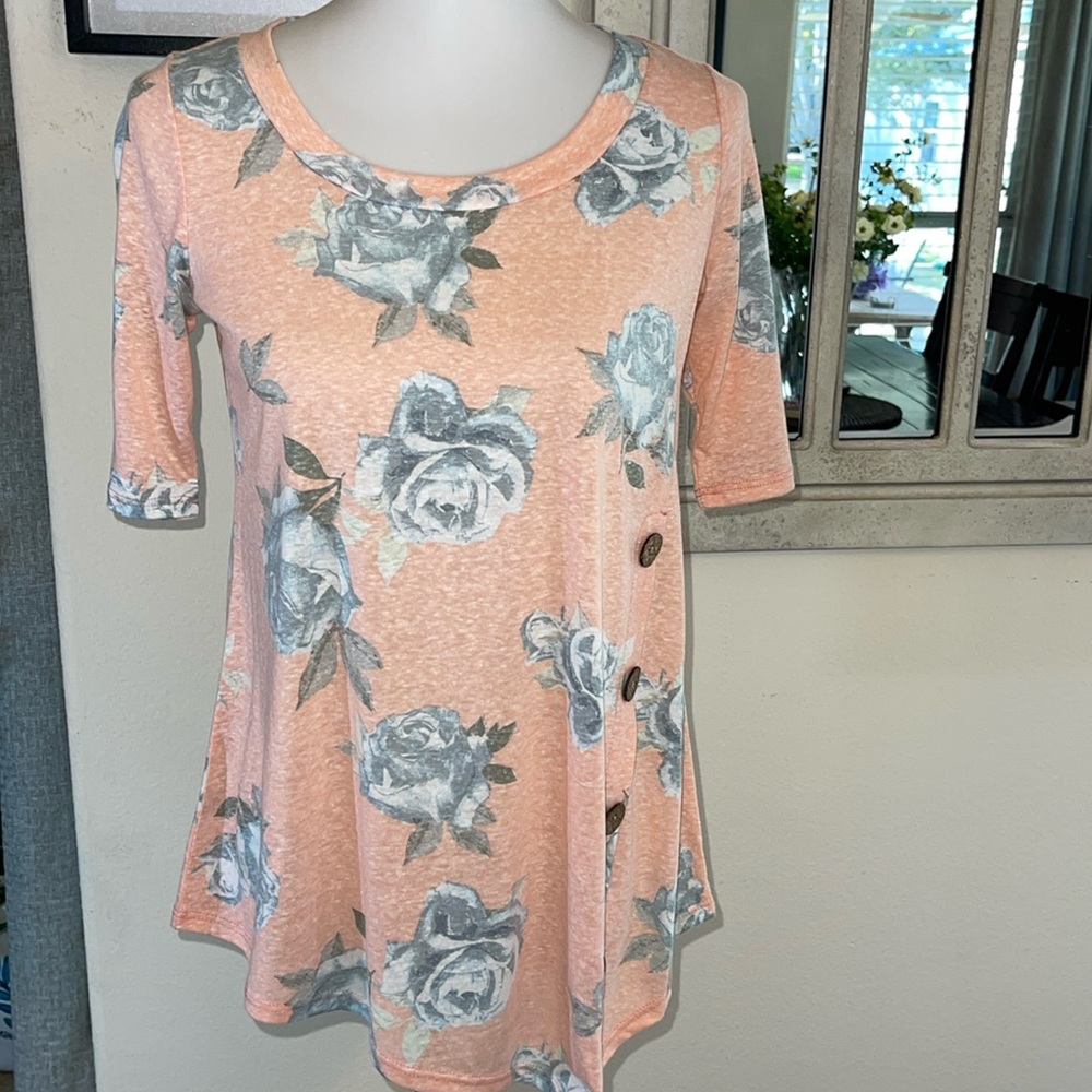 Fashionomics Floral Tee Size Small NWOT